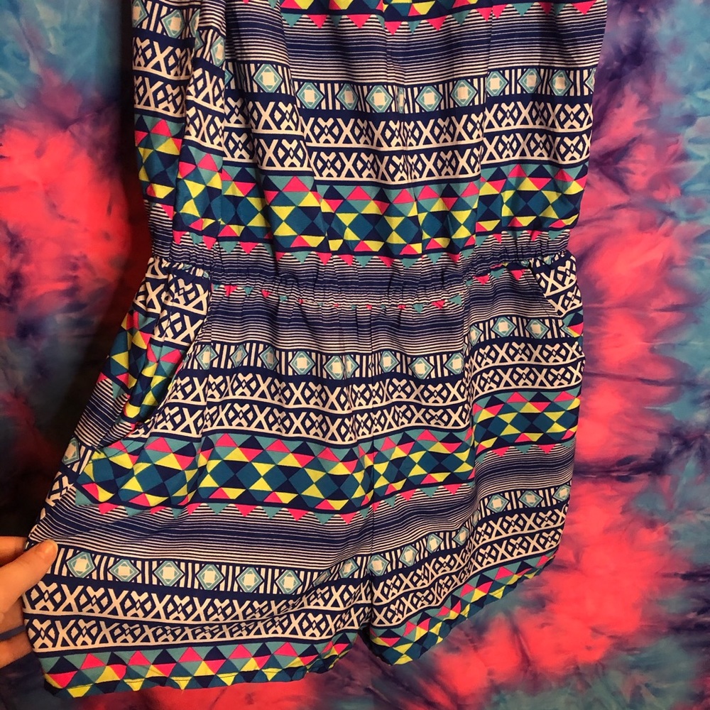 🦋Patterned romper w/ pockets - Picture 4 of 5